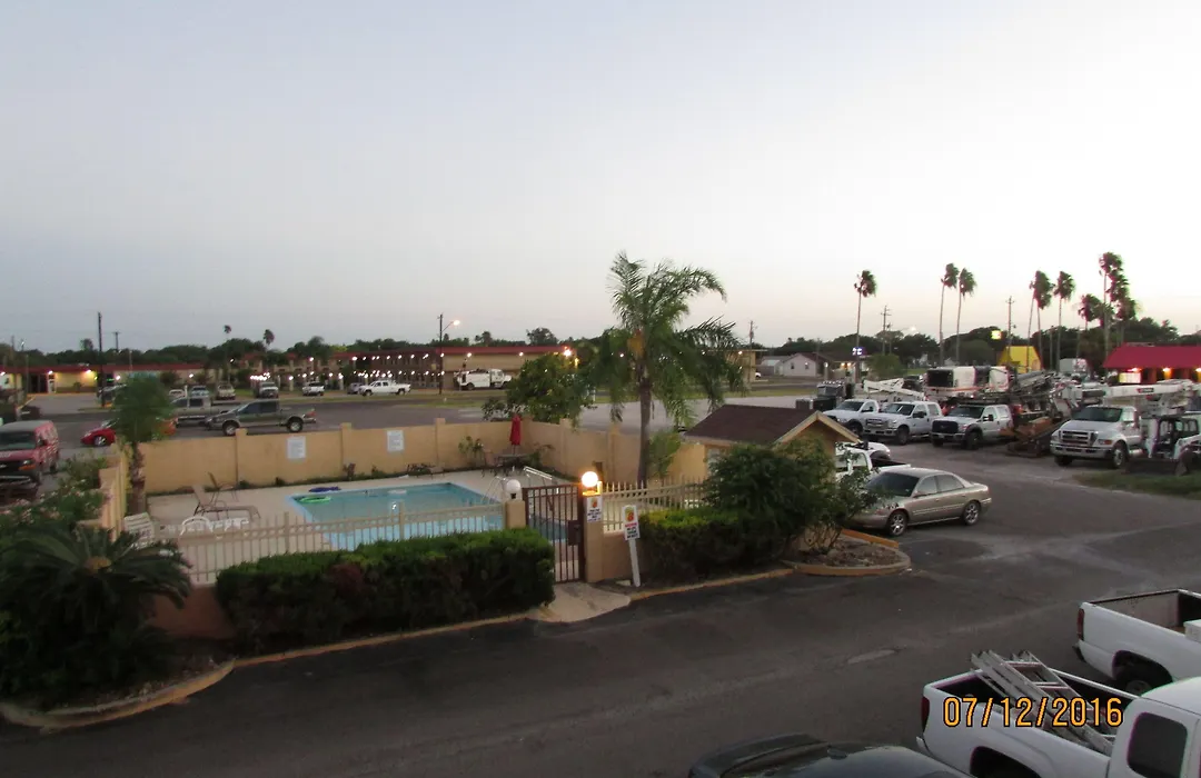 Super 8 By Wyndham Kingsville-1