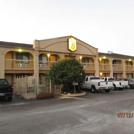 Super 8 By Wyndham Kingsville-3