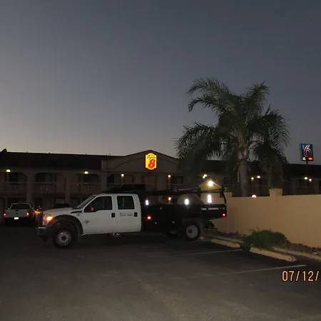 Super 8 By Wyndham Kingsville-2